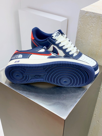 「コラボモデル」The North Face x Nike  Air Force 1 Low 07 'White Blue Red' ダブルスモールスウッシュ スニーカー