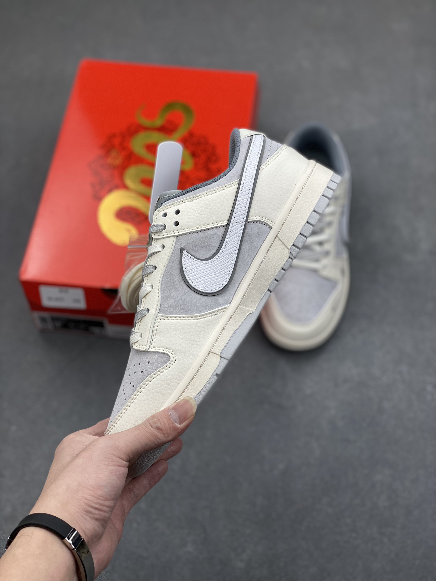 「コラボモデル」The North Face x Nike SB Dunk Low スネークイヤー エディション 'White Grey' ダブルシューレース スニーカー