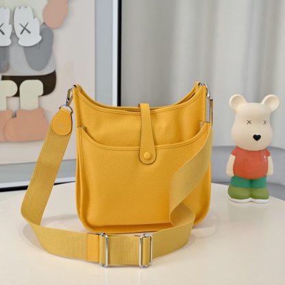 エルメス「Hermès」エブリン III 20 バッグ 15色「EVELYNE III 20 BAG」