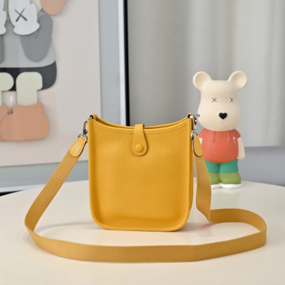 エルメス「Hermès」エヴェリン ミニ 17CM バッグ「EVELYNE MINI BAG」