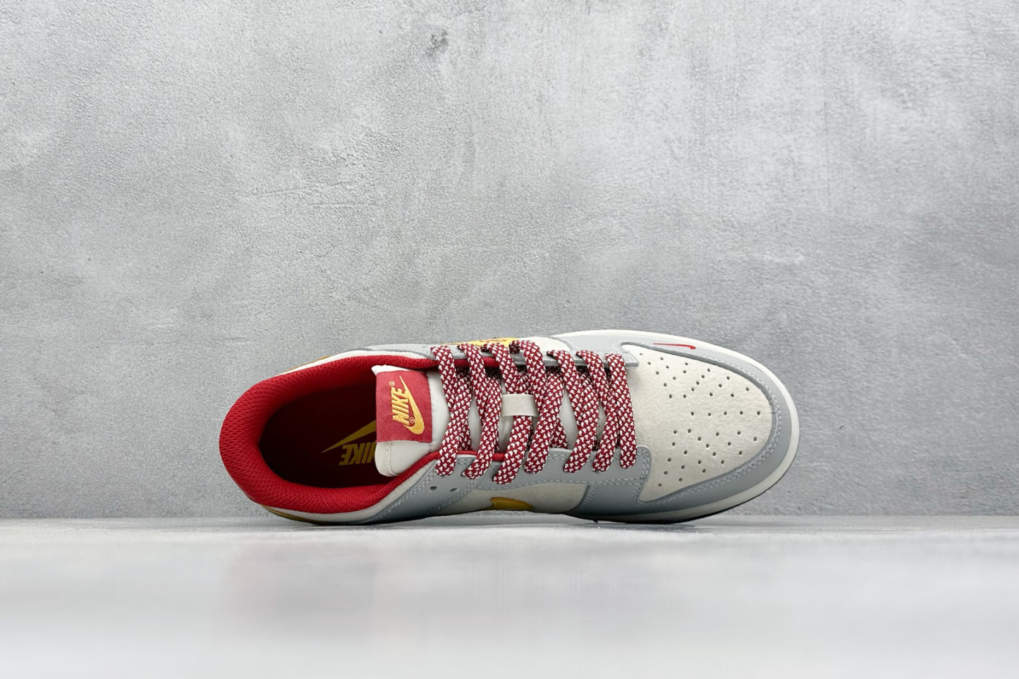 「コラボモデル」The North Face x Nike SB Dunk Low スネークイヤー エディション 'Beige Grey Red' スターライト スニーカー