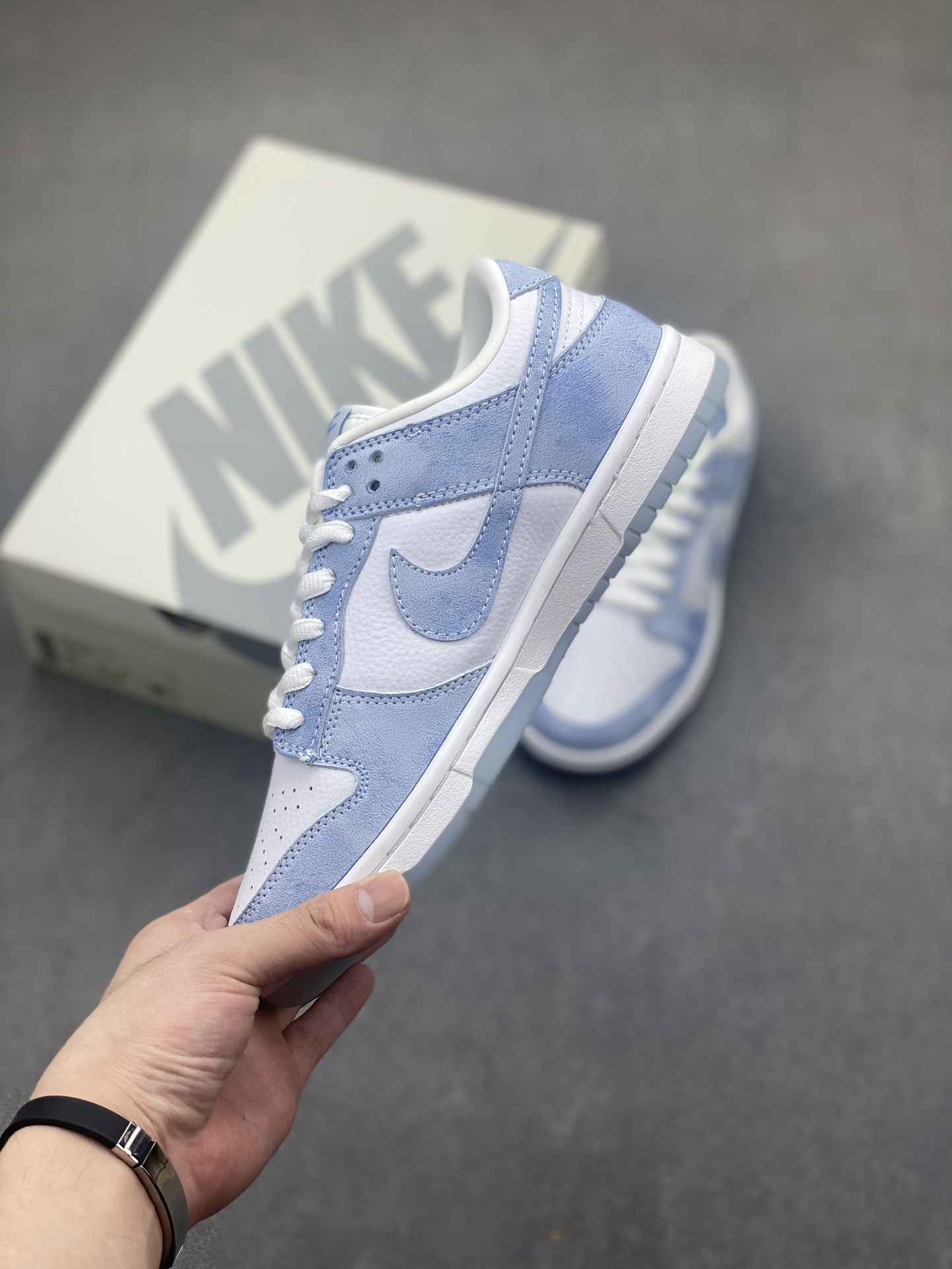 「コラボモデル」Supreme x Nike SB Dunk Low スニーカー