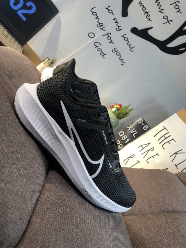 ナイキ「Nike」ク ロー カジュアルスニーカー