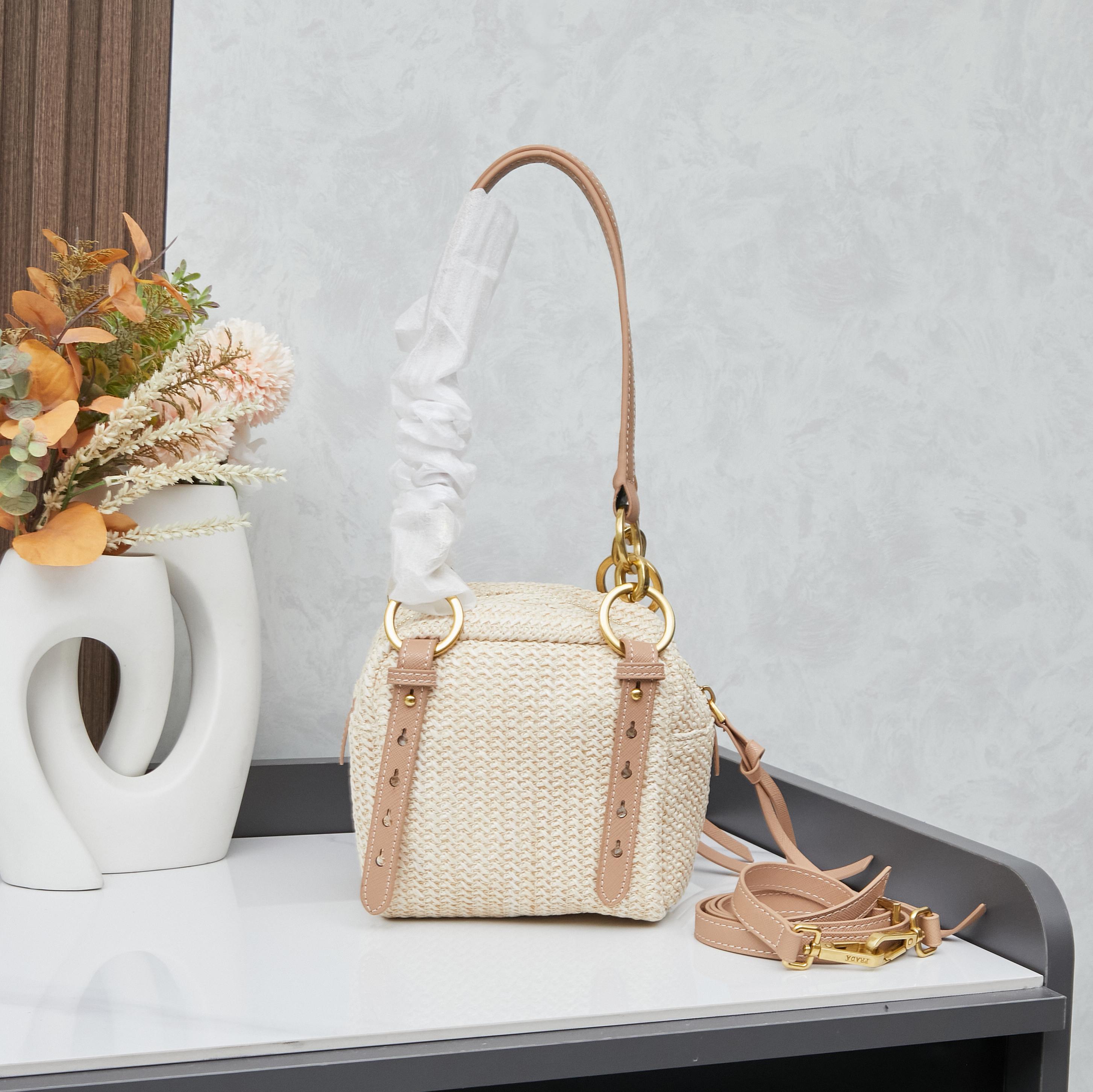 プラダ「Prada」 ブレードバッグ 2538 ショルダーバッグ