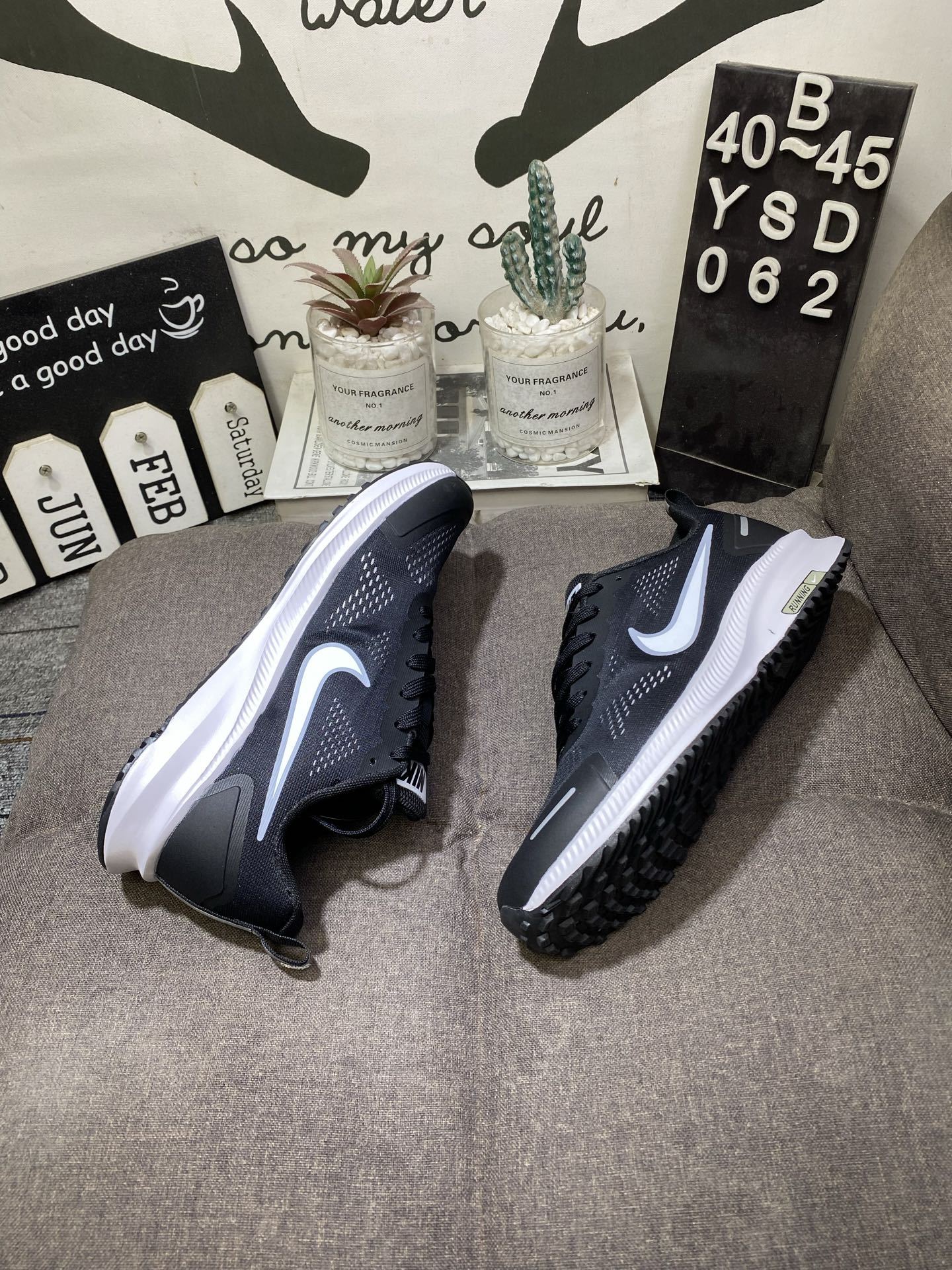 ナイキ「Nike」ク ロー カジュアルスニーカー