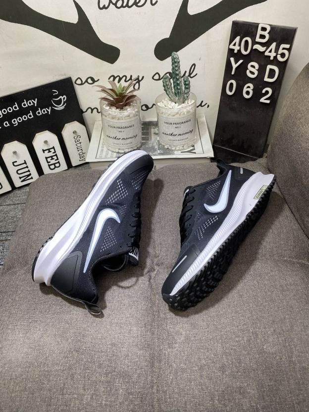 ナイキ「Nike」ク ロー カジュアルスニーカー