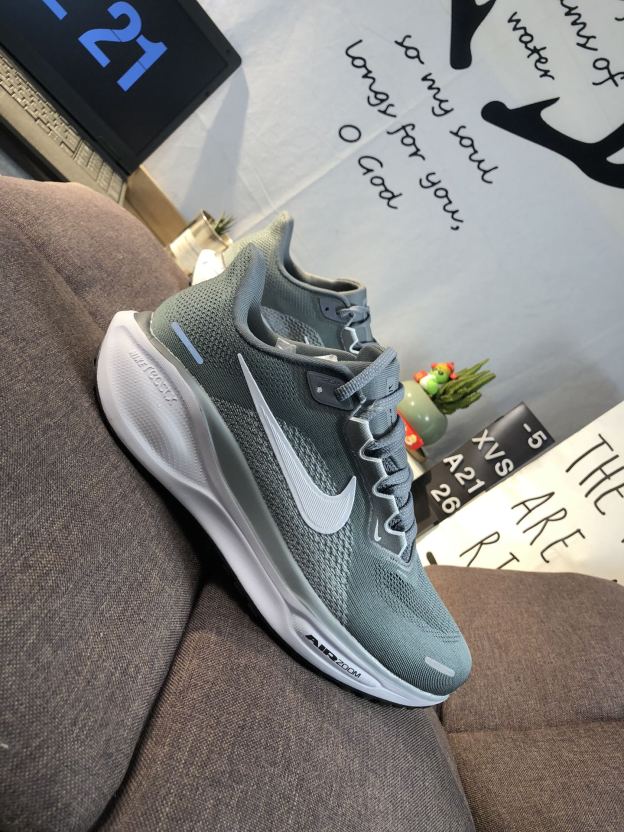 ナイキ「Nike」ク ロー カジュアルスニーカー