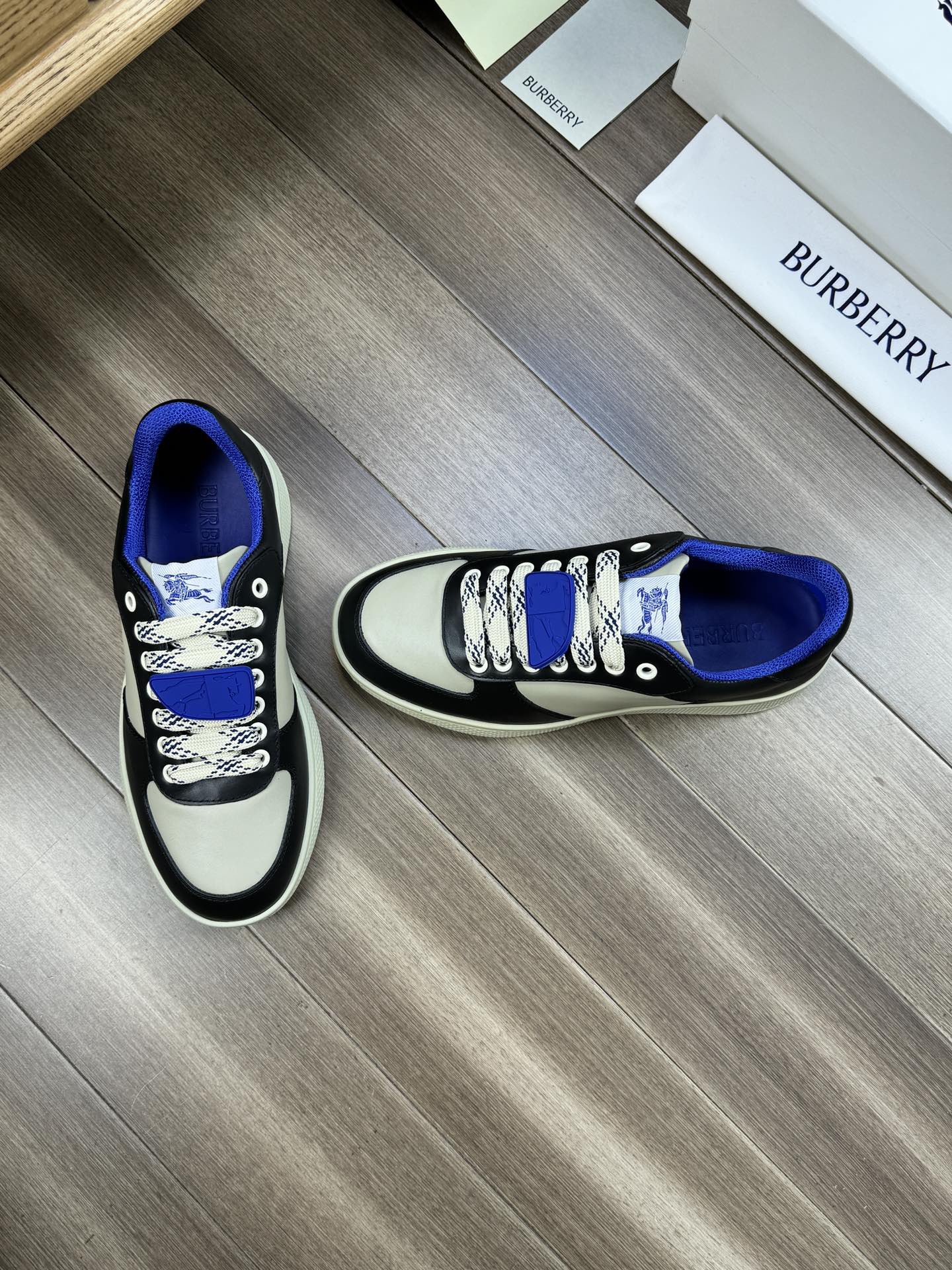 バーバリー「Burberry」TB モノグラム コレクション ローナ バッグ
