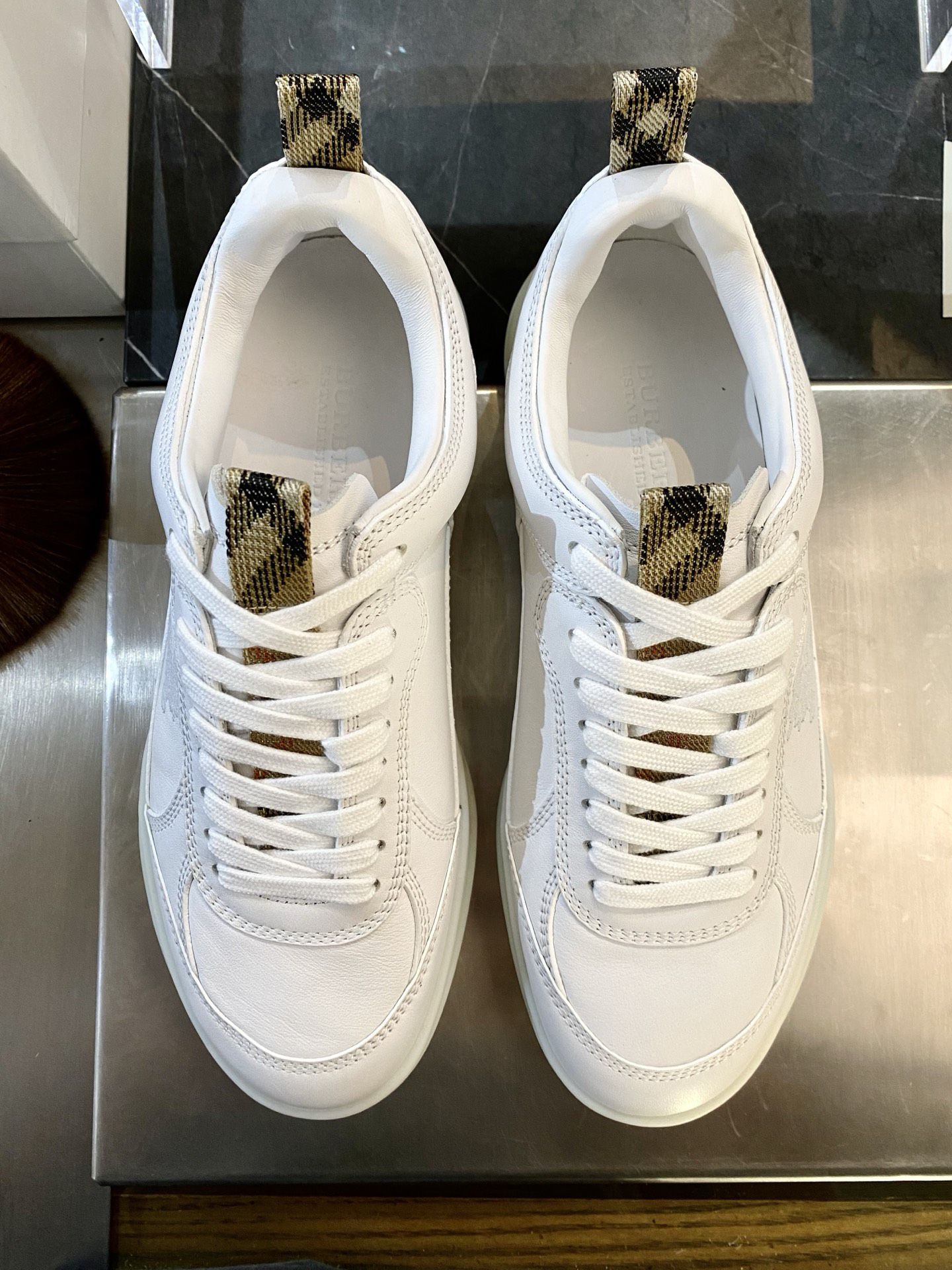 バーバリー「Burberry」 SU25 MATRIX スニーカー