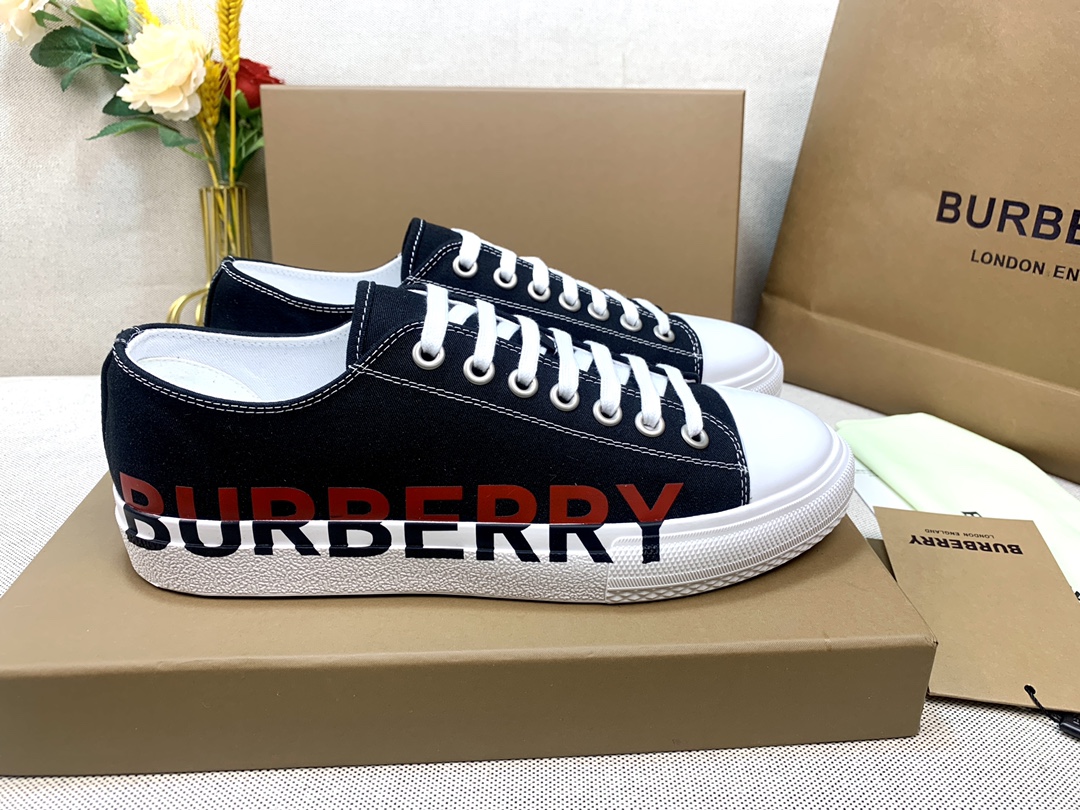 バーバリー「Burberry」メンズクラシックローカットスニーカー
