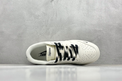 「コラボモデル」Supreme x Nike SB Dunk Low スニーカー