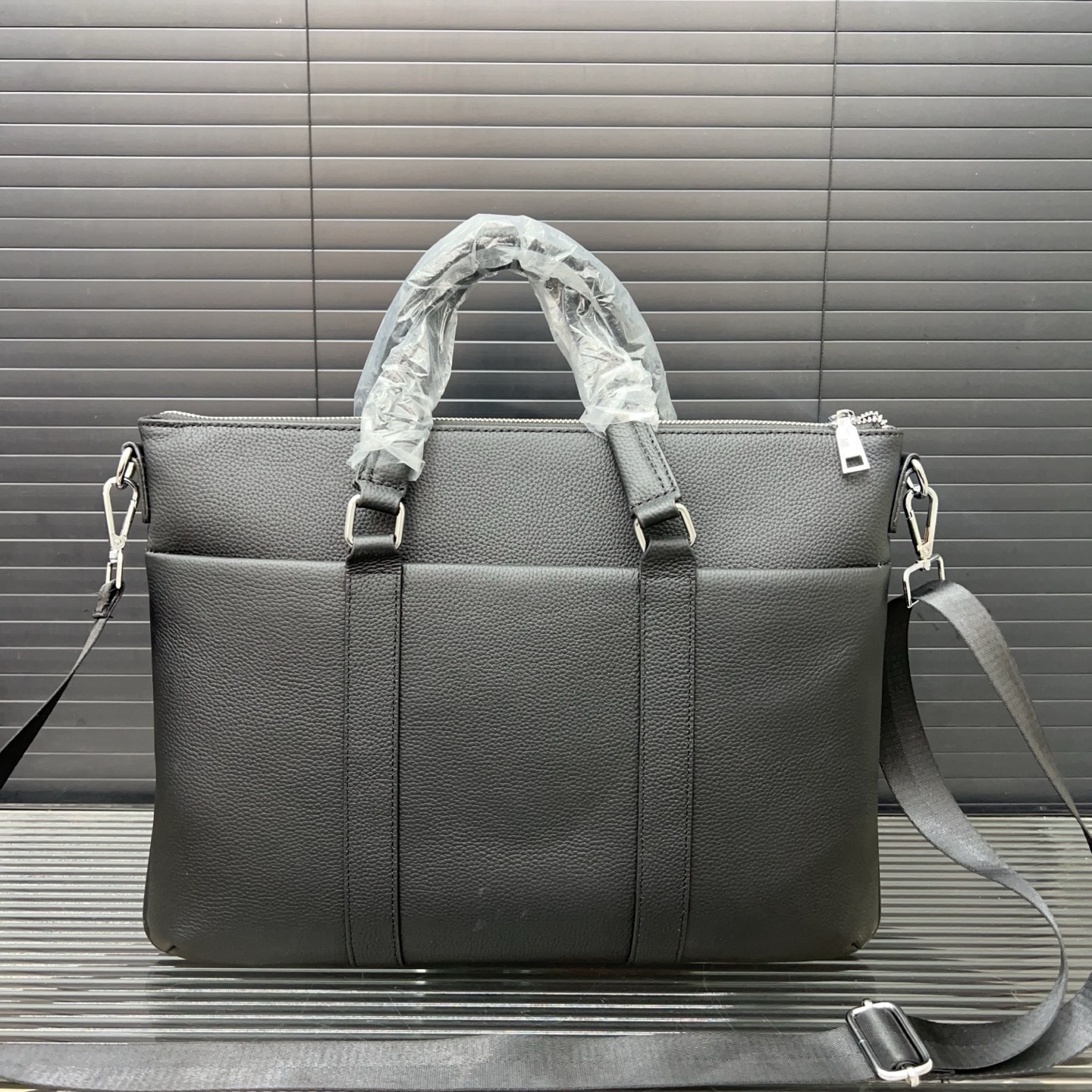 プラダ「Prada」クラシック レザートートバッグ