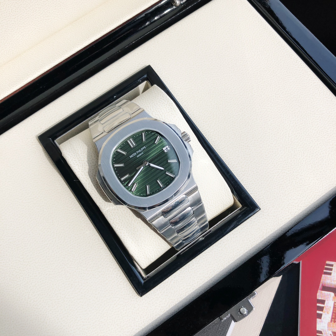 パテック フィリップ「Patek Philippe」ノーチラス 5711/1A 自動巻き腕時計 40mm「4色」