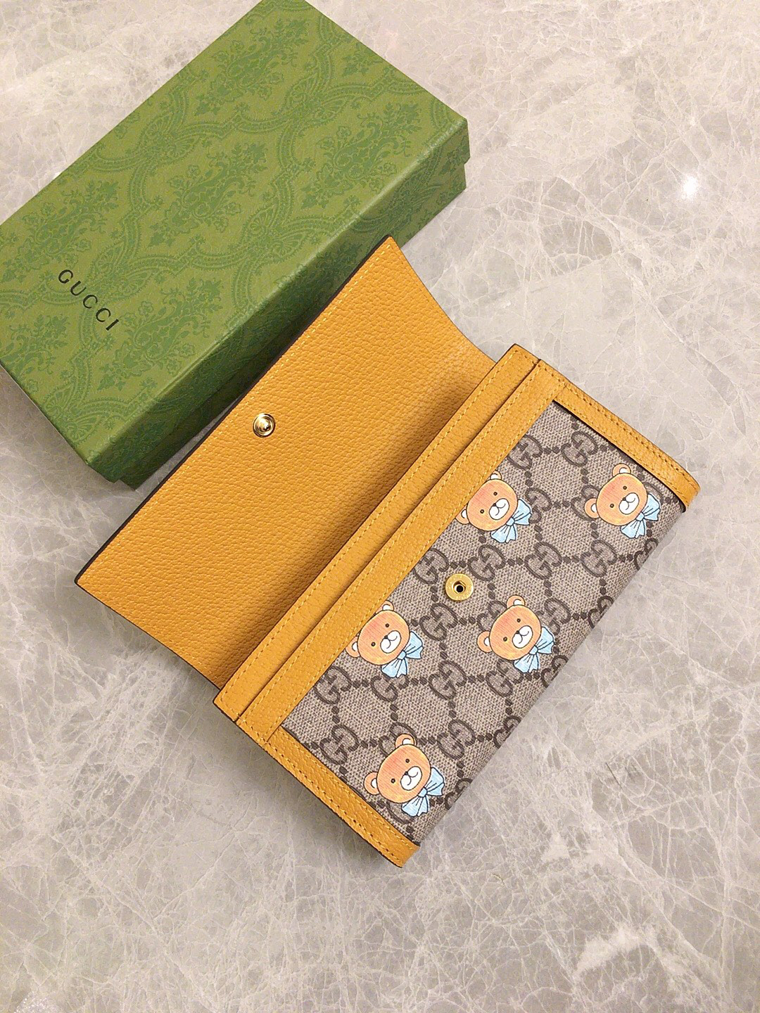 【グッチ「Gucci」 ×KAIジョイントモデル】グッチ テディベアプリント キャンバスとレザー ロングフラップウォレット ベージュ エボニー