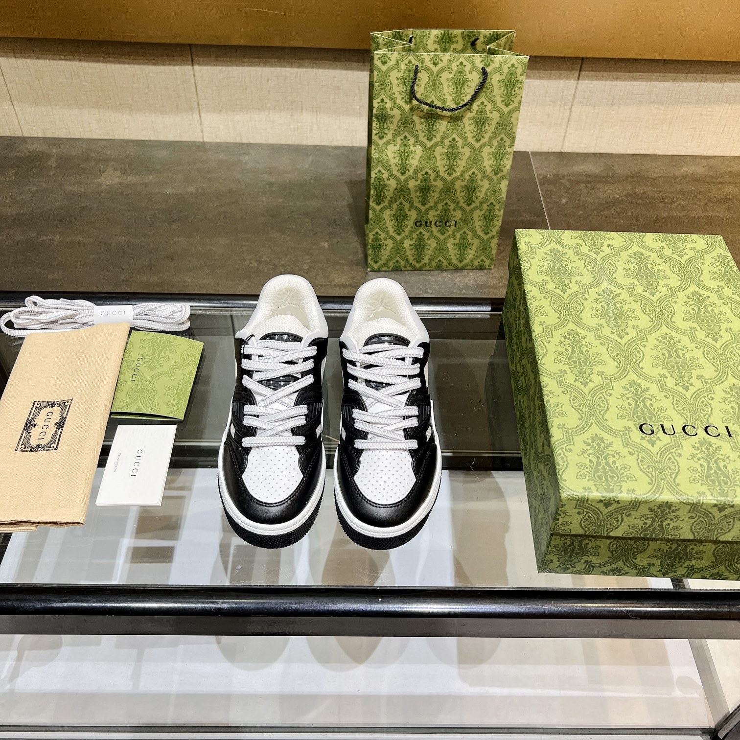 グッチ「Gucci」RE-WEB ローカットスニーカー