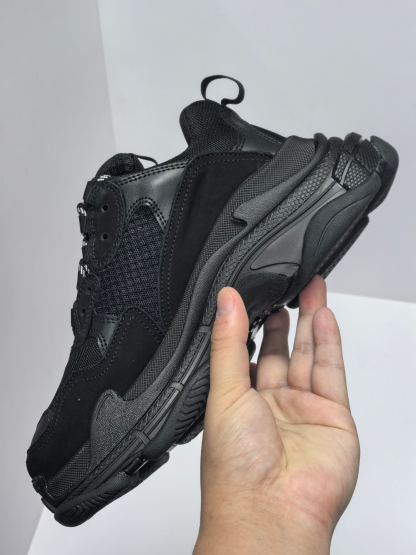 バレンシアガ「Balenciaga」Triple S Letter Graffiti 1.0 Sneakers-ISETAN PRESTIGE CURATED