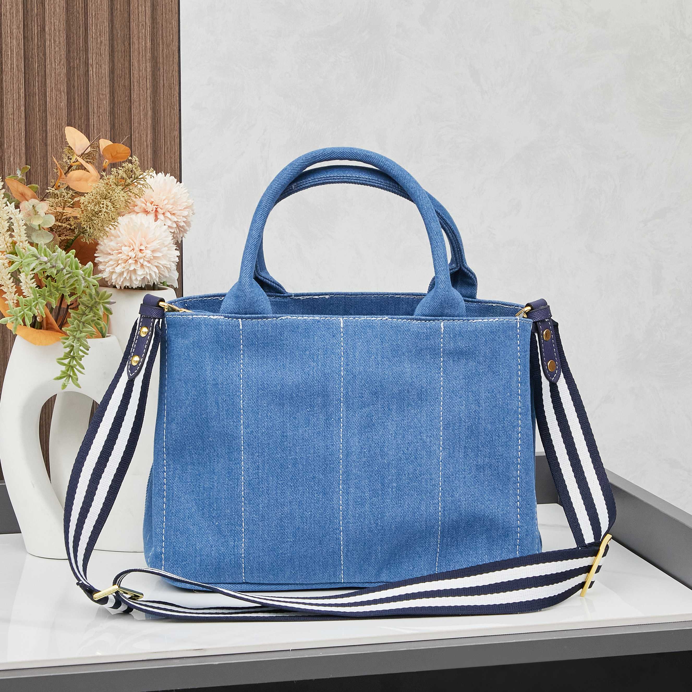 プラダ「Prada」ビーチトートバッグ