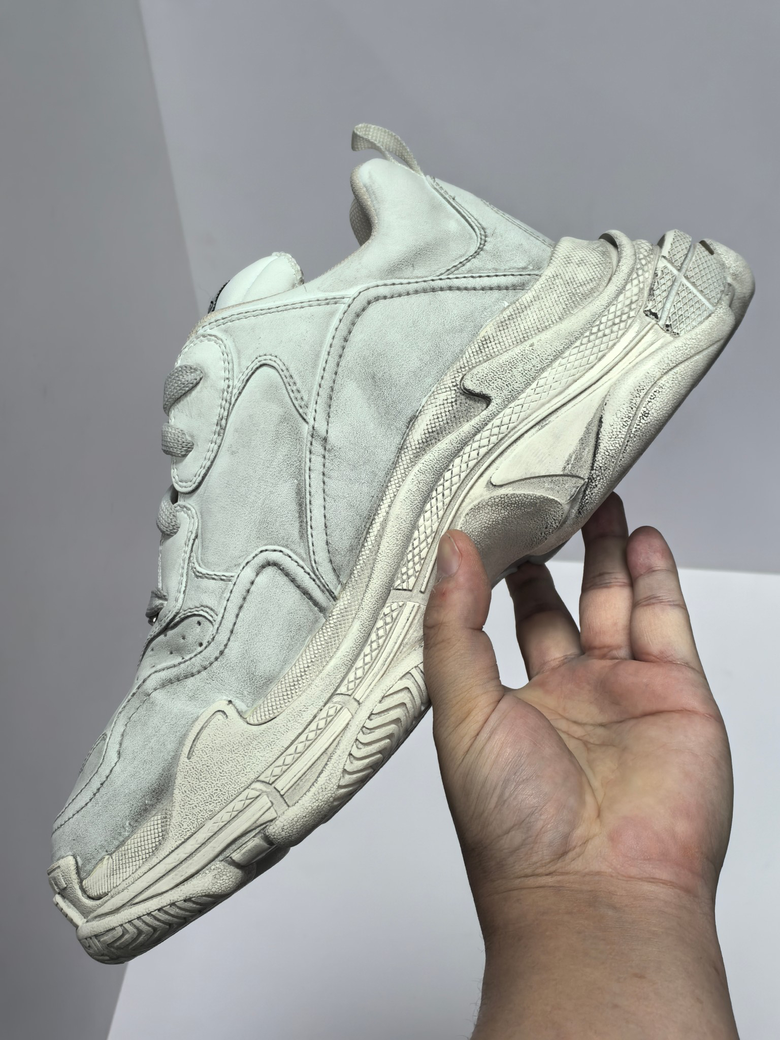 バレンシアガ「Balenciaga」Triple S 1.0 スニーカー