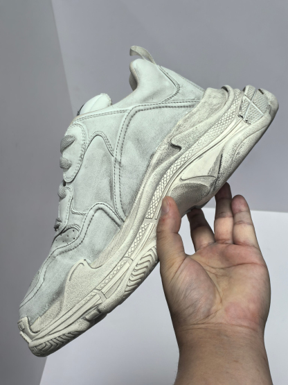 バレンシアガ「Balenciaga」Triple S 1.0 スニーカー
