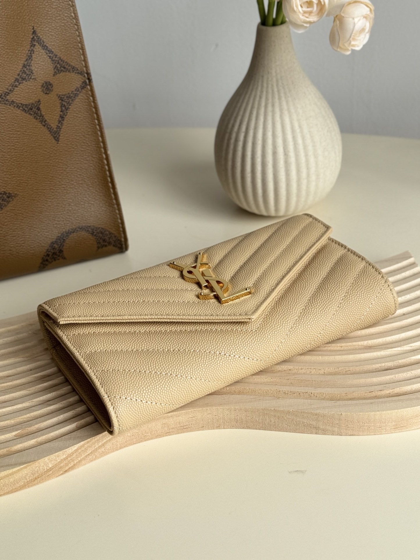 サンローラン「Saint Laurent」カサンドラ ラージウォレット（ラムスキン）