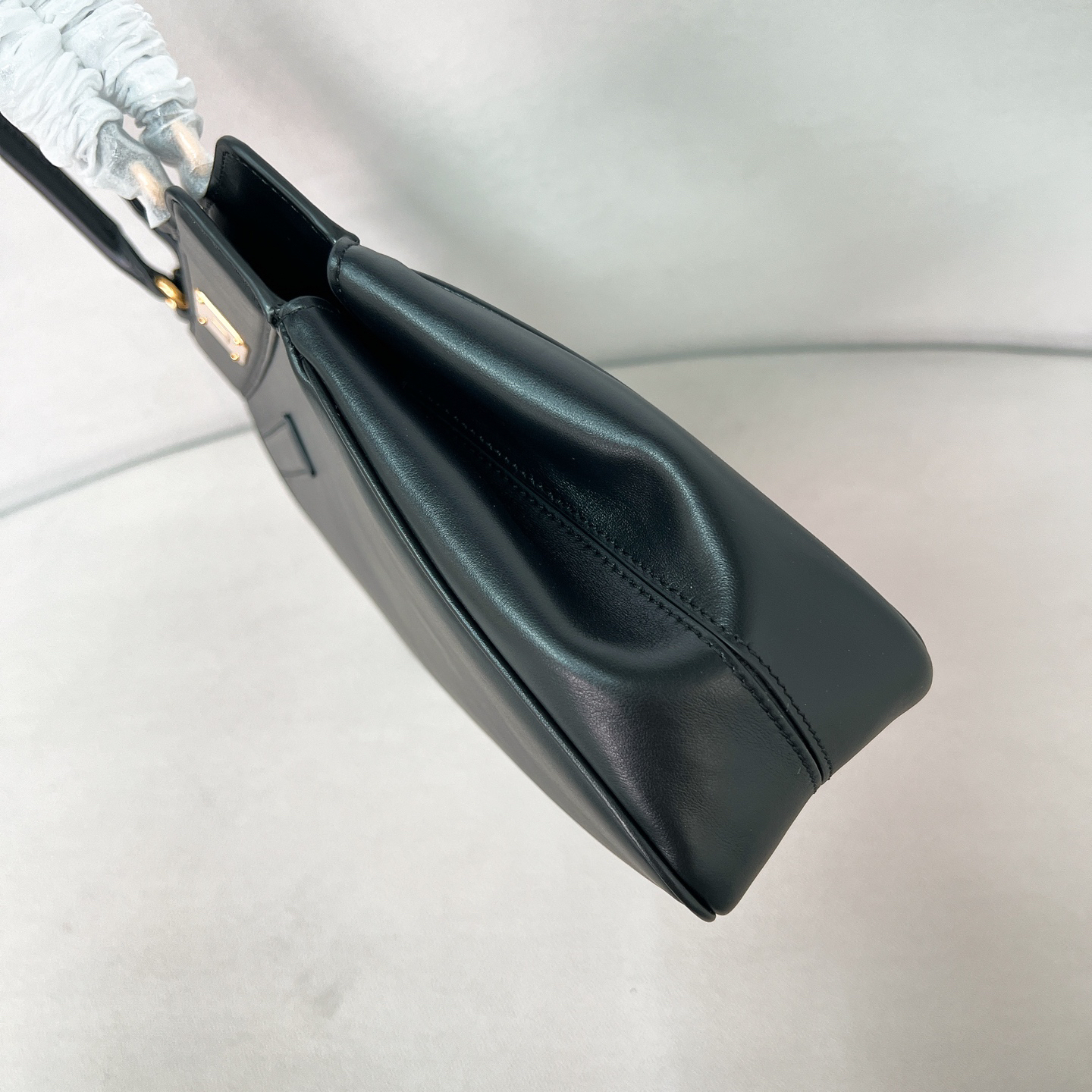 プラダ「Prada」ジオメトリック ショルダーバッグ