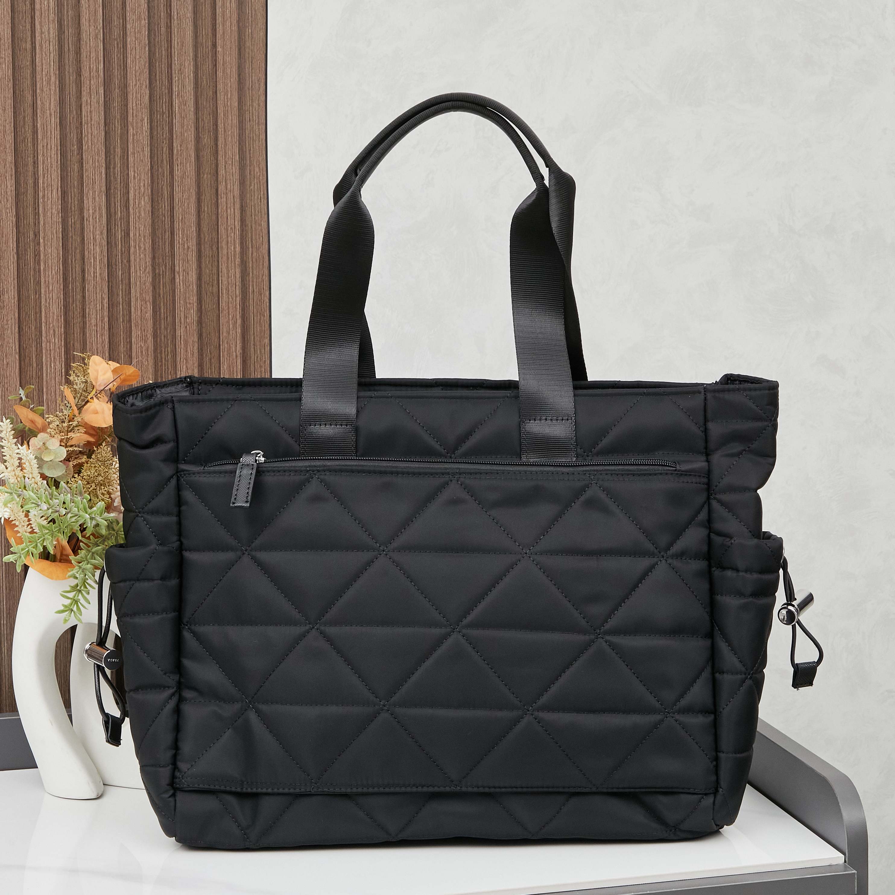 プラダ「Prada」リサイクルナイロン トートバッグ モデル ハンドバッグ