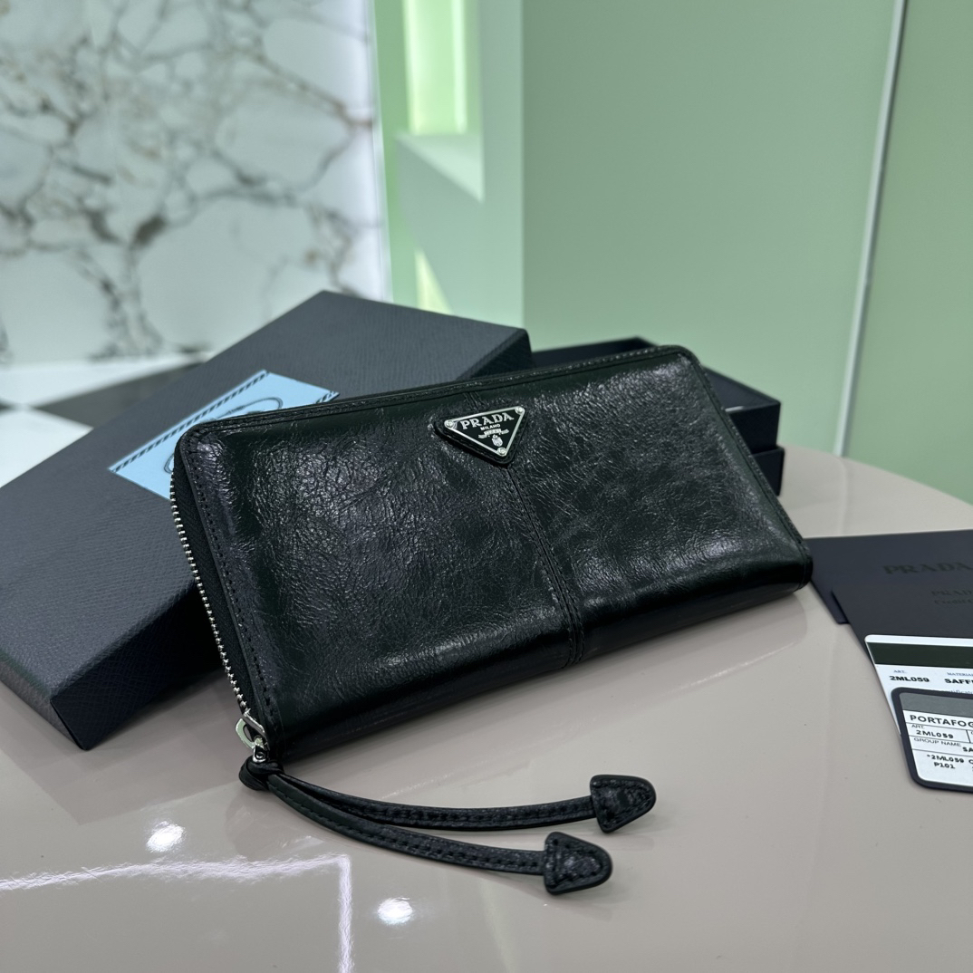 プラダ「Prada」 シングルジップ ウォレット