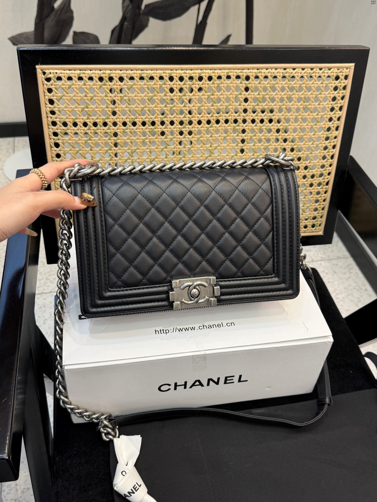 シャネル「Chanel」LE BOY ハンドバッグ 2色-ISETAN PRESTIGE CURATED