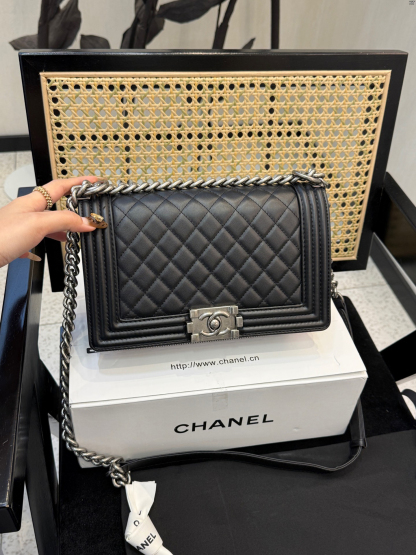 シャネル「Chanel」LE BOY ハンドバッグ 2色-ISETAN PRESTIGE CURATED