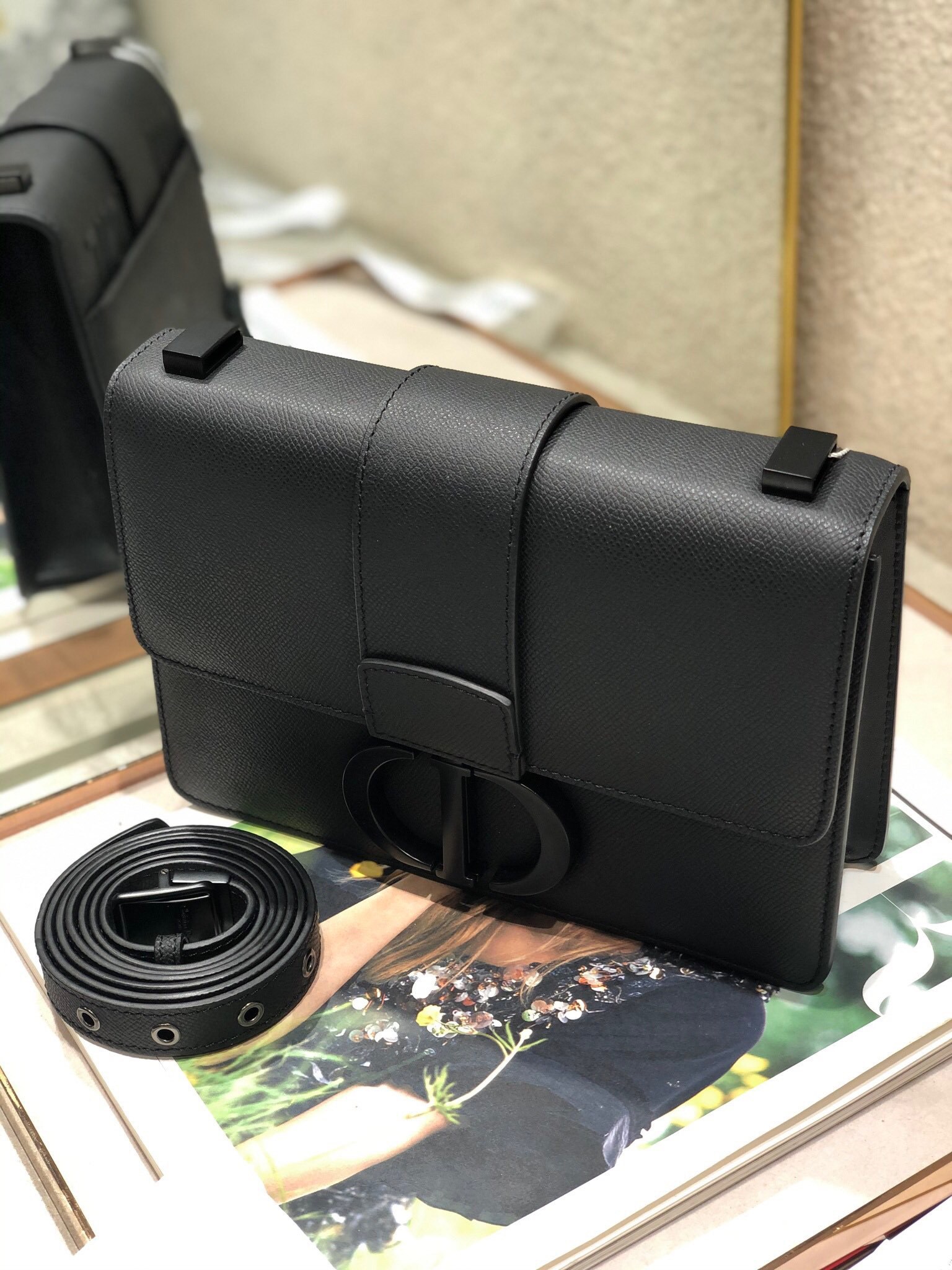 ディオール「Dior」モンターニュ30 掌紋レザー ショルダーバッグ（ブラックハードウェア）