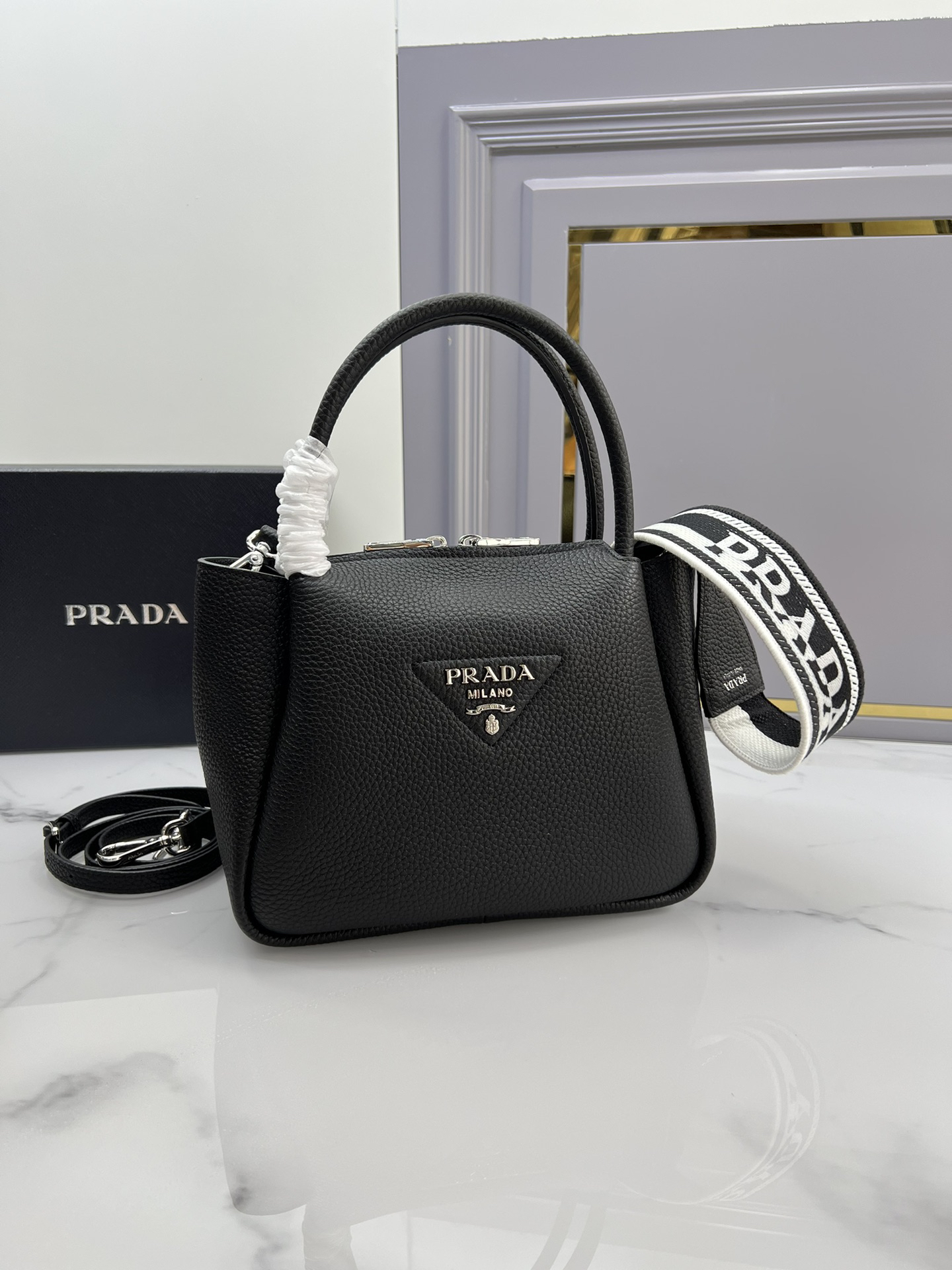 プラダ「Prada」デュアルストラップ バッグ