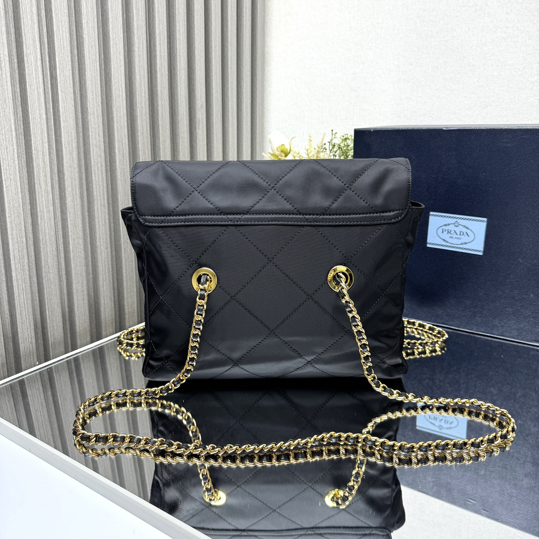 プラダ「Prada」ヴィンテージ チェーンショルダーバッグ