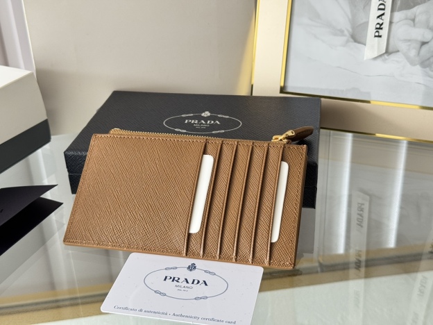プラダ「Prada」サフィアーノ  カード&コインケース