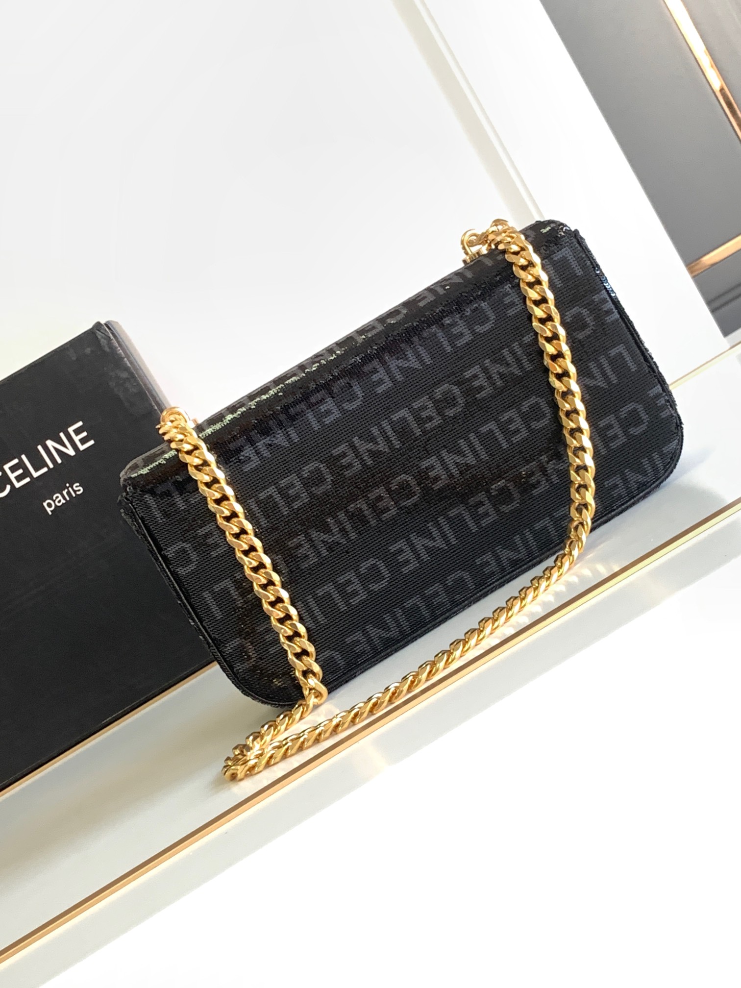 セリーヌ(Celine)チェーン ショルダーバッグ クロード/ 全面CELINEシークイン
