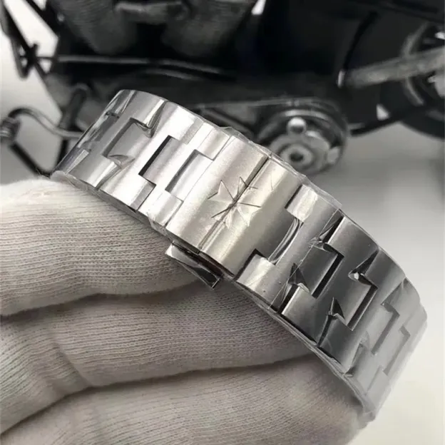 ヴァシュロン コンスタンタン「Vacheron Constantin」オーヴァーシーズ クロノグラフ42MM