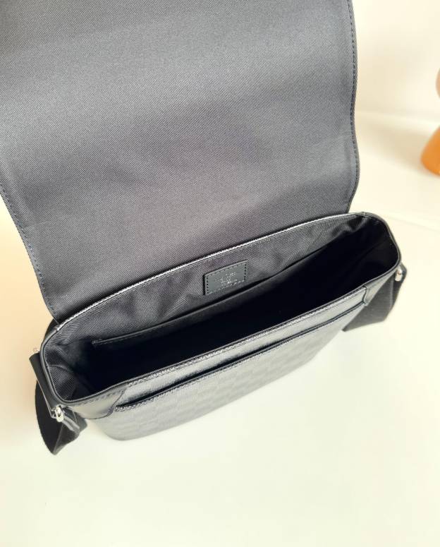 ルイ・ヴィトン「Louis Vuitton」ディストリクト メッセンジャーバッグ