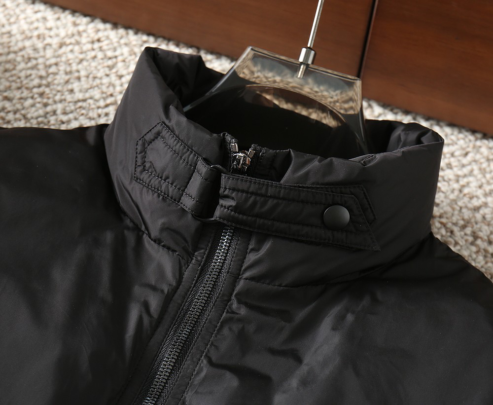 プラダ「Prada」秋冬ダウンジャケット