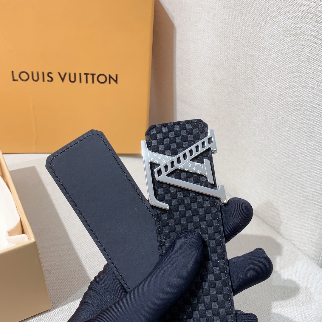 ルイ・ヴィトン「Louis Vuitton」ベルト･LV イニシャル 40MM