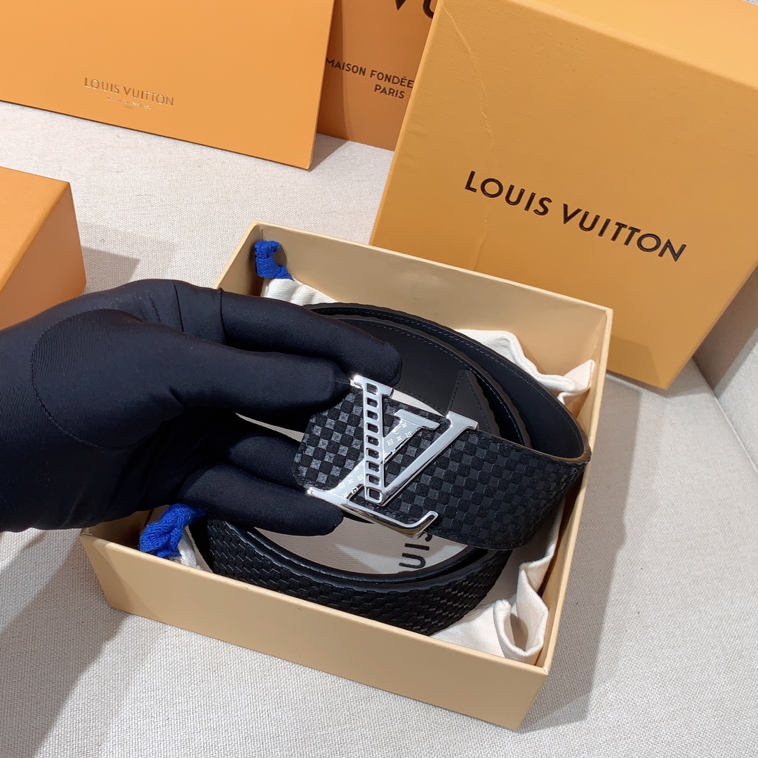 ルイ・ヴィトン「Louis Vuitton」ベルト･LV イニシャル 40MM