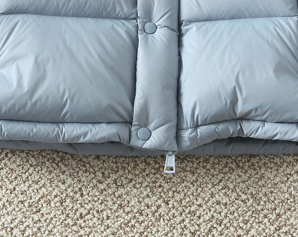 モンクレール「Moncler」秋冬 フード付きダウンジャケット