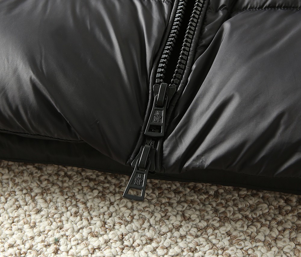 モンクレール「Moncler」秋冬 ダウンジャケット