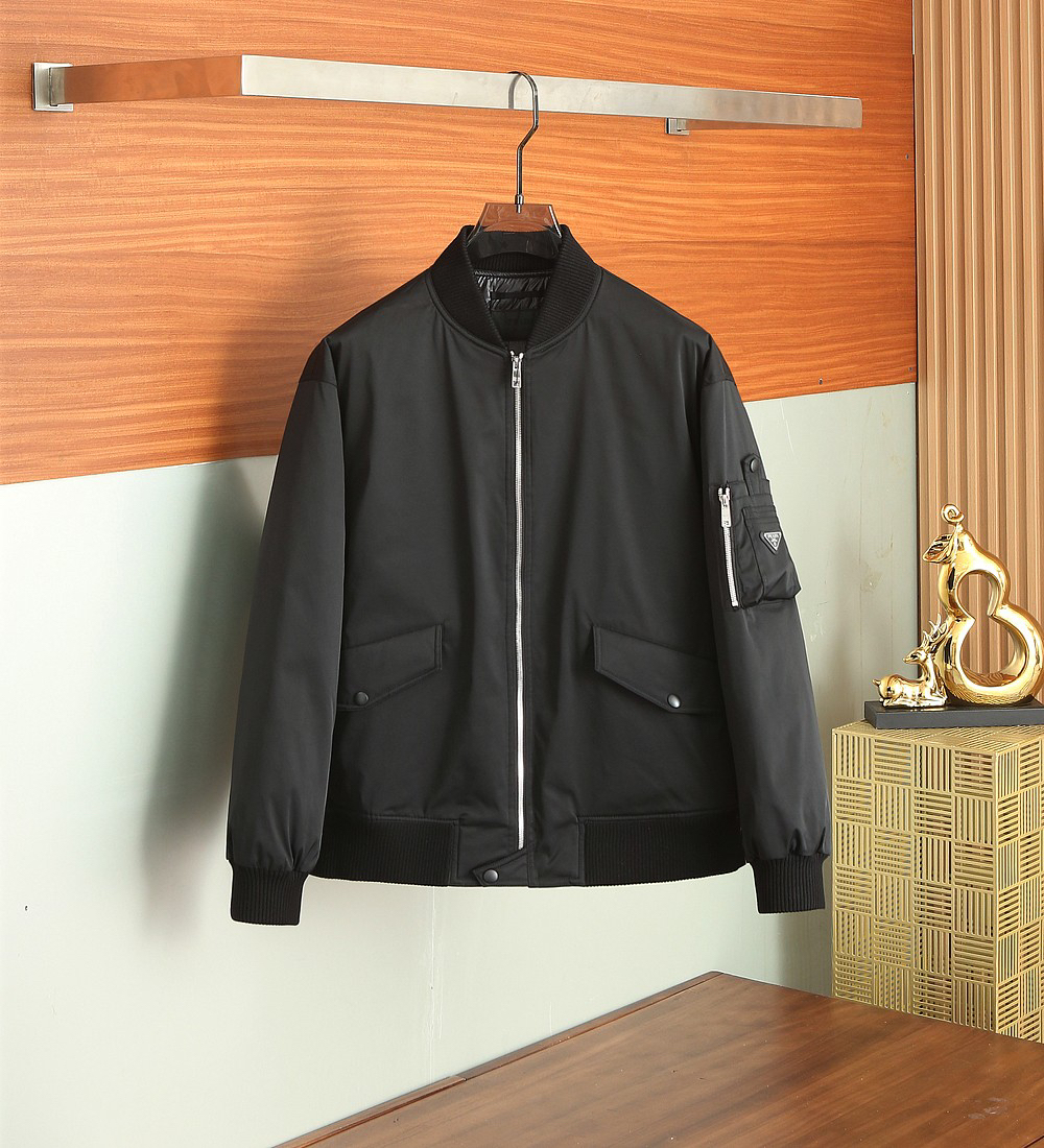 プラダ「Prada」秋冬ダウンジャケット