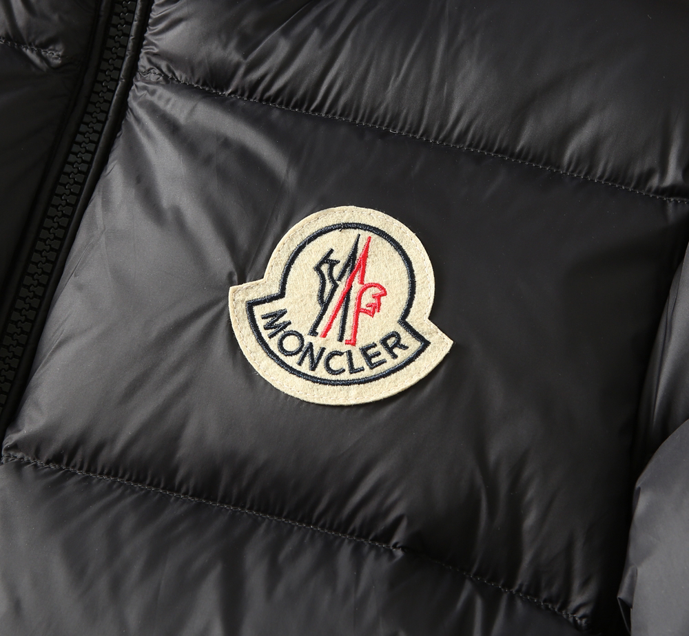 モンクレール「Moncler」秋冬 ダウンジャケット
