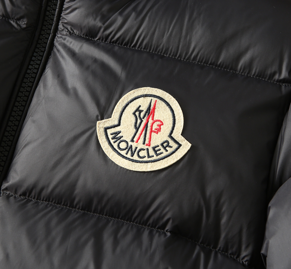 モンクレール「Moncler」秋冬 ダウンジャケット