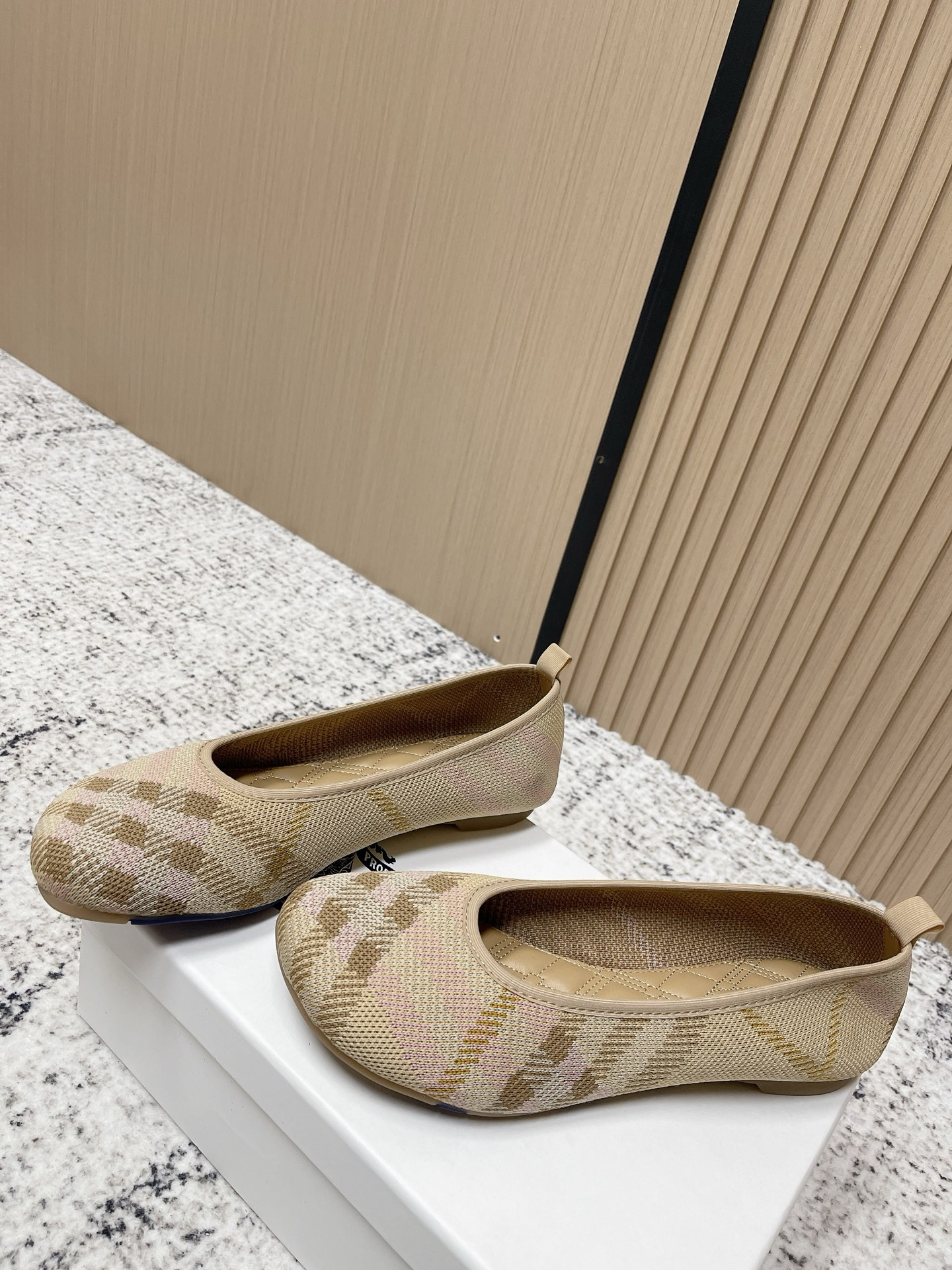 バーバリー「Burberry」バーバリー ネプチューン スニーカー / ソックススニーカー