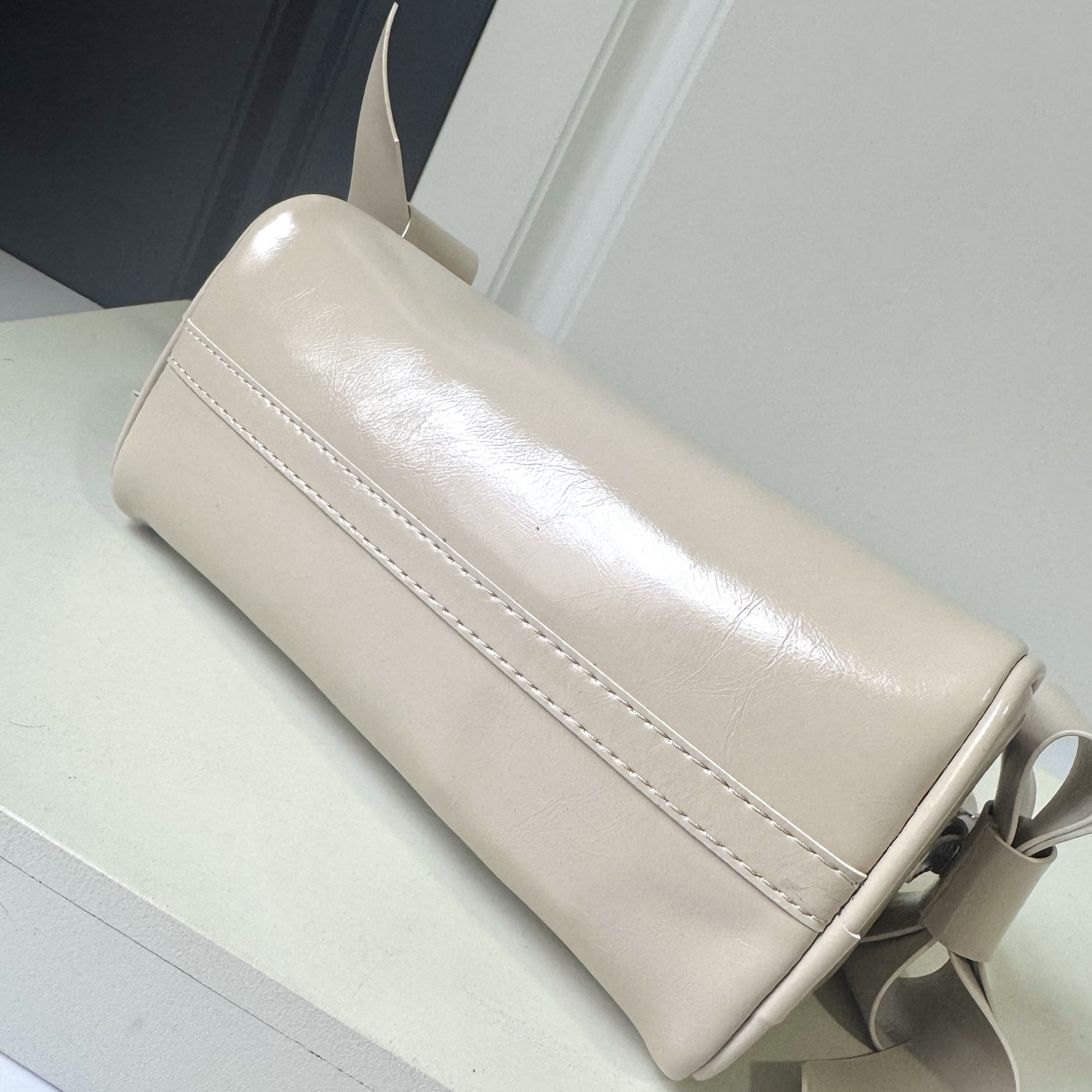 ミュウミュウ「Miu Miu」ミュウミュウ シャイニーレザーポーチ 5NE029 / ハンドバッグ