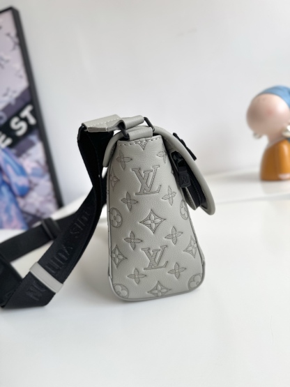ルイ・ヴィトン「Louis Vuitton」スタイリッシュ メッセンジャーバッグ
