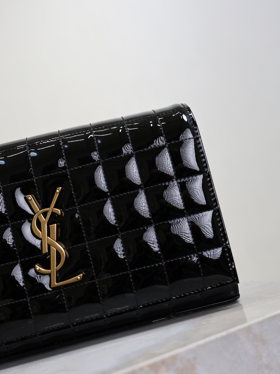 2026サンローラン「Saint Laurent CASSANDRE レザーチェーンウォレット グランド