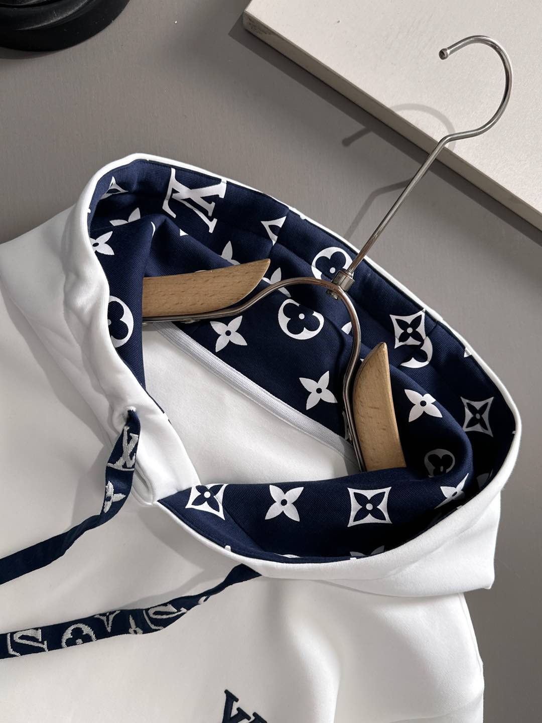 ルイ・ヴィトン「Louis Vuitton」パーカーシャツ