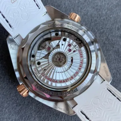 オメガ「Omega」Seamaste﻿r Planet Ocean 600﻿M マスター クロノメーター 39.5MM スチール＆ラバーストラップ メンズ腕時計